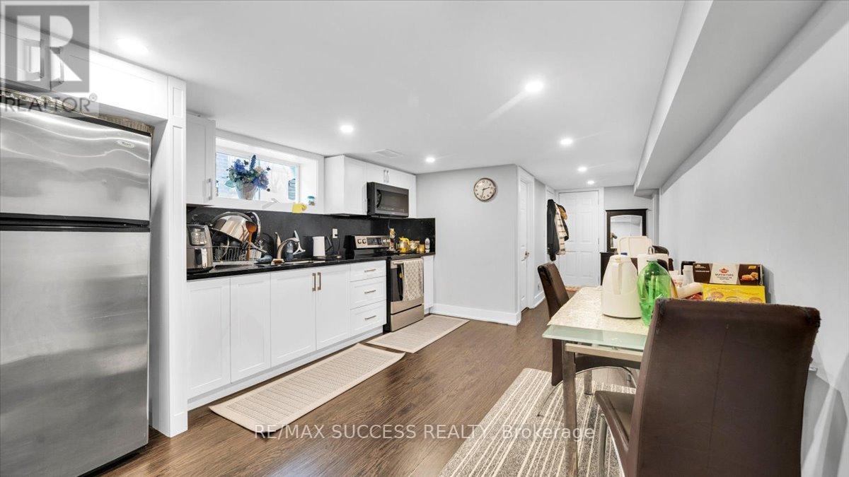 30 Maple Ave N Avenue, Mississauga, Ontario  L5H 2S1 - Photo 26 - W12789064