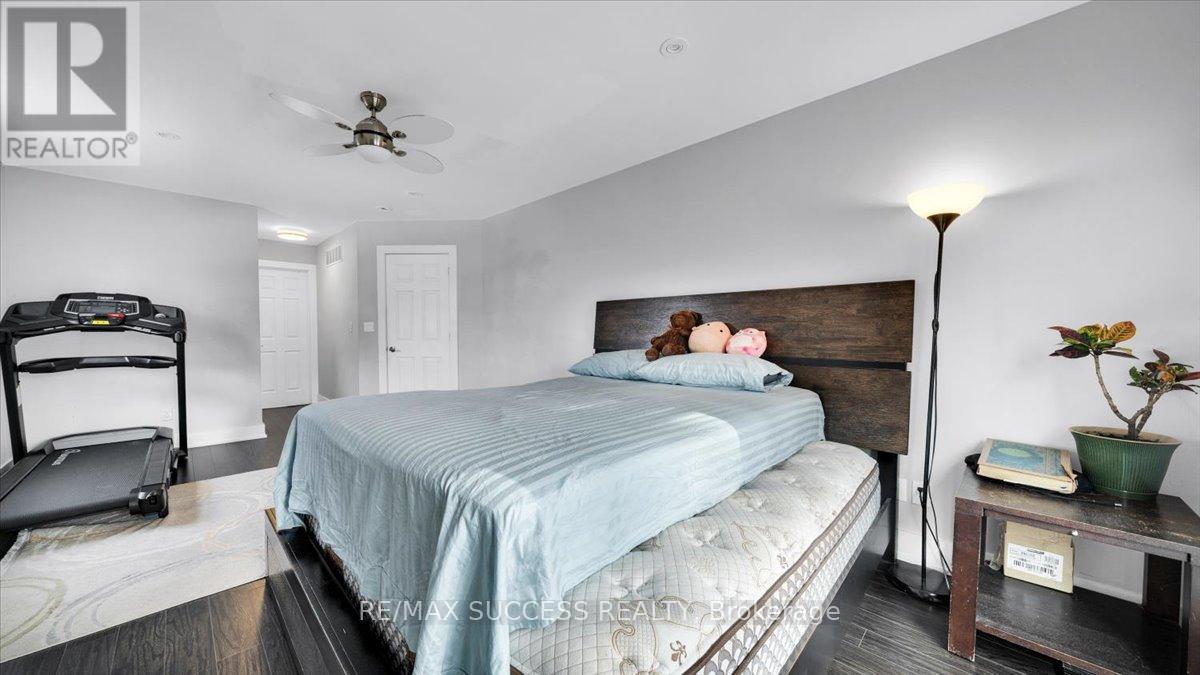 30 Maple Ave N Avenue, Mississauga, Ontario  L5H 2S1 - Photo 19 - W12789064