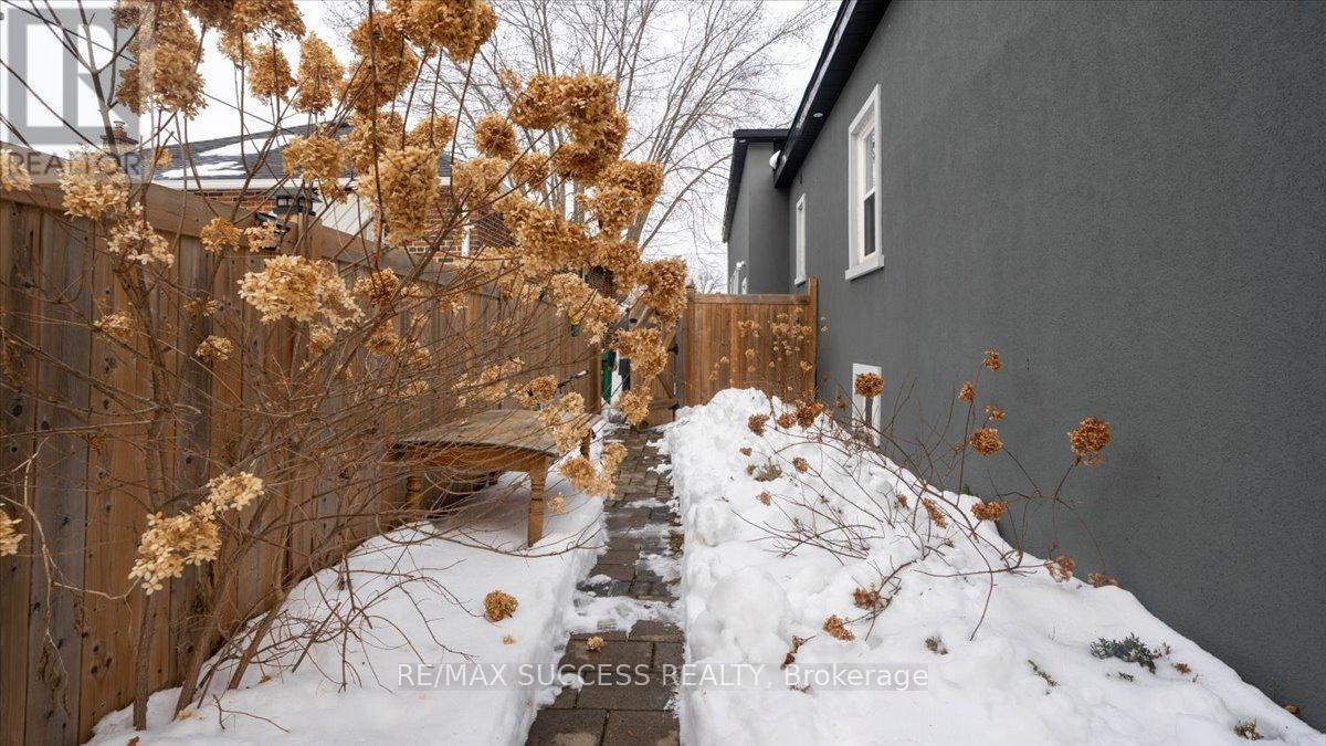 30 Maple Ave N Avenue, Mississauga, Ontario  L5H 2S1 - Photo 34 - W12789064