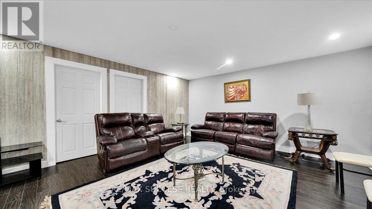 30 Maple Ave N Avenue, Mississauga, Ontario  L5H 2S1 - Photo 23 - W12789064