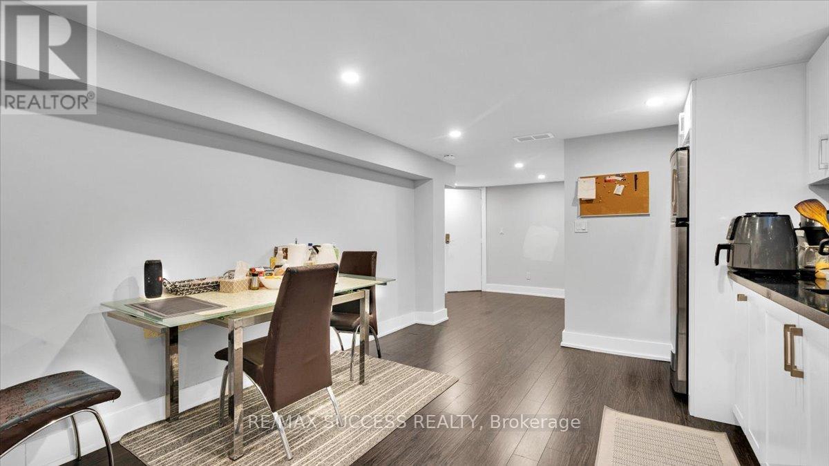 30 Maple Ave N Avenue, Mississauga, Ontario  L5H 2S1 - Photo 27 - W12789064