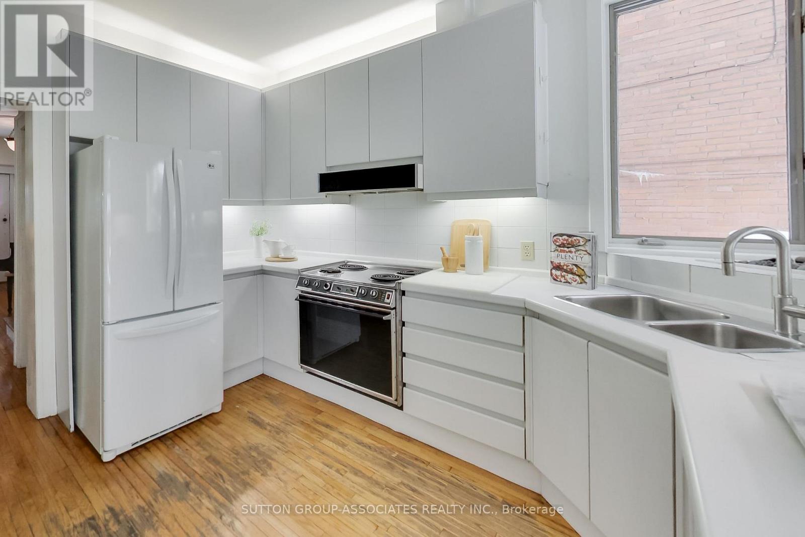 27 Tyrrel Avenue, Toronto (Wychwood), Ontario  M6G 2G1 - Photo 16 - C12793566