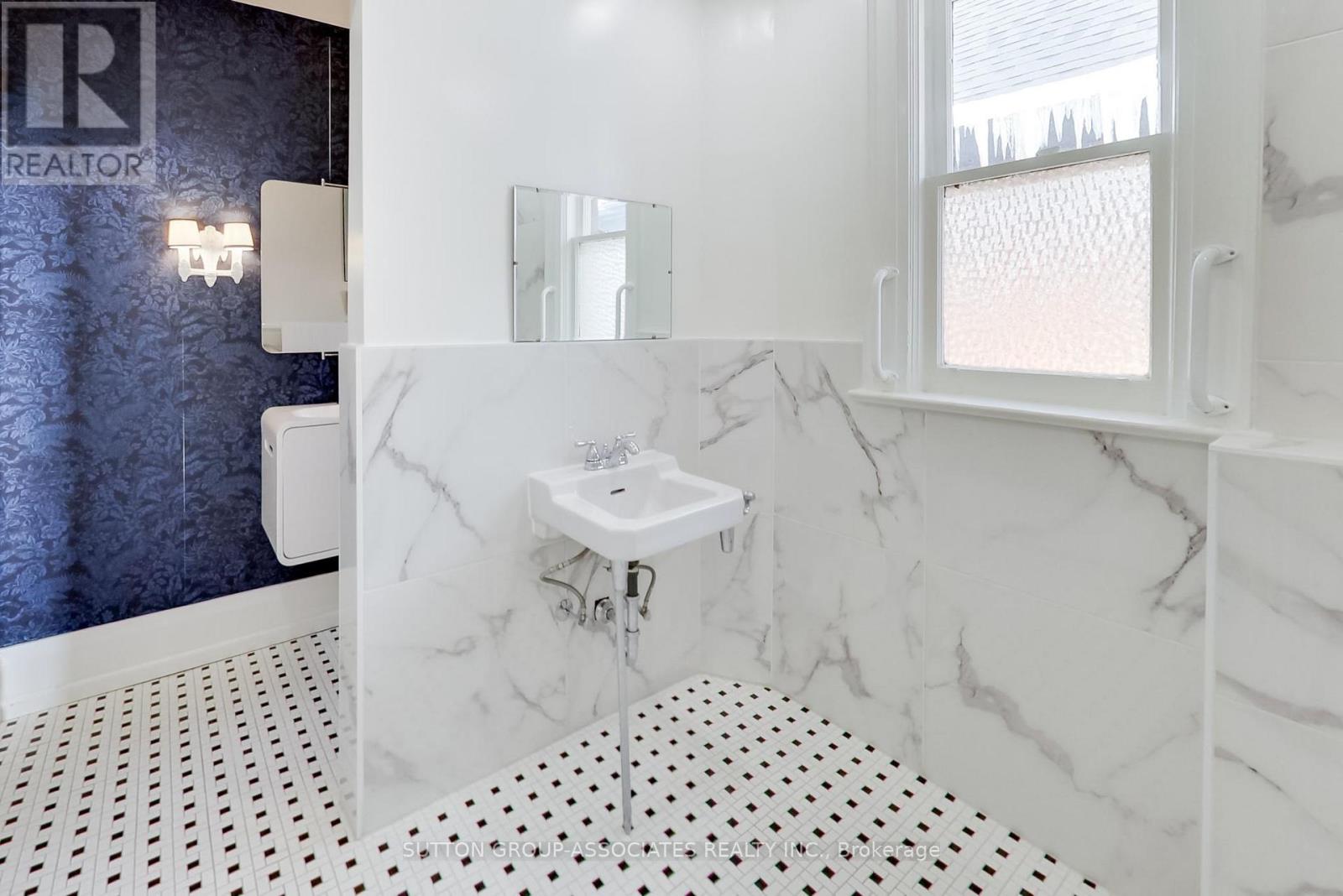 27 Tyrrel Avenue, Toronto (Wychwood), Ontario  M6G 2G1 - Photo 29 - C12793566