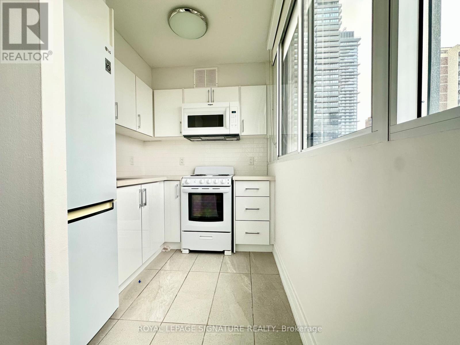 1213 - 33 Isabella Street, Toronto, Ontario  M4Y 2P7 - Photo 3 - C12793582