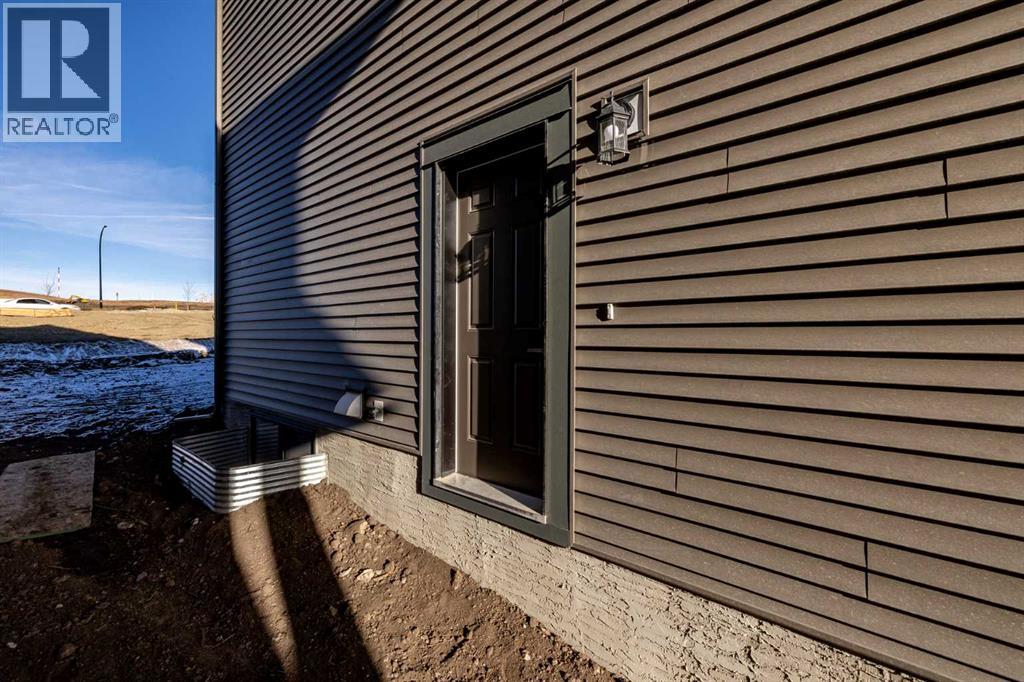 43 Heritage Manor, Cochrane, Alberta  T4C 0L3 - Photo 2 - A2278279