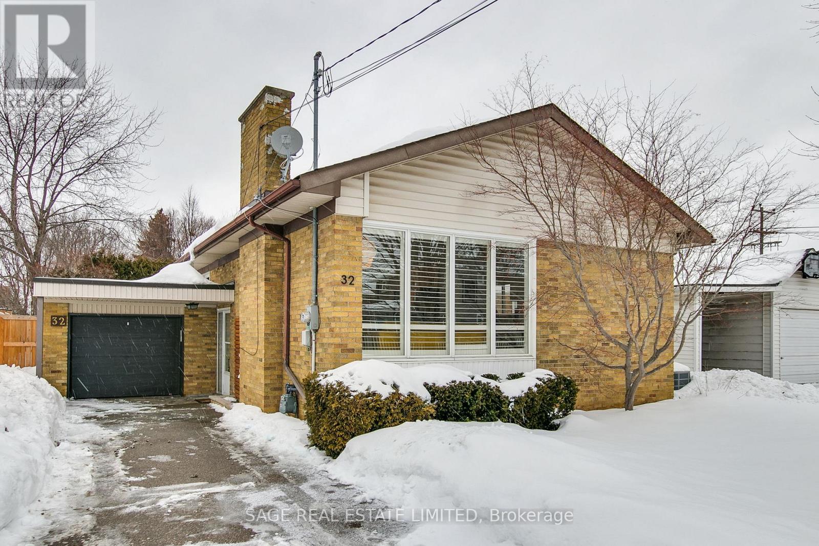 32 SHERWOOD AVENUE, Toronto, Ontario