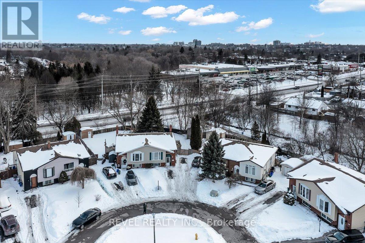 633 Deauville Court, Oshawa, Ontario  L1K 1R1 - Photo 2 - E12793508