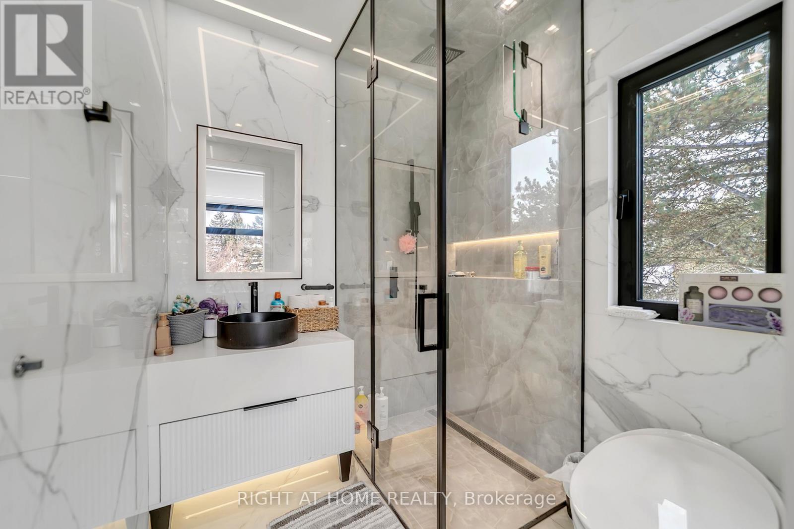 36 Fairway Heights Drive, Markham (Bayview Fairway-Bayview Country Club Estates), Ontario  L3T 3A8 - Photo 29 - N12793530