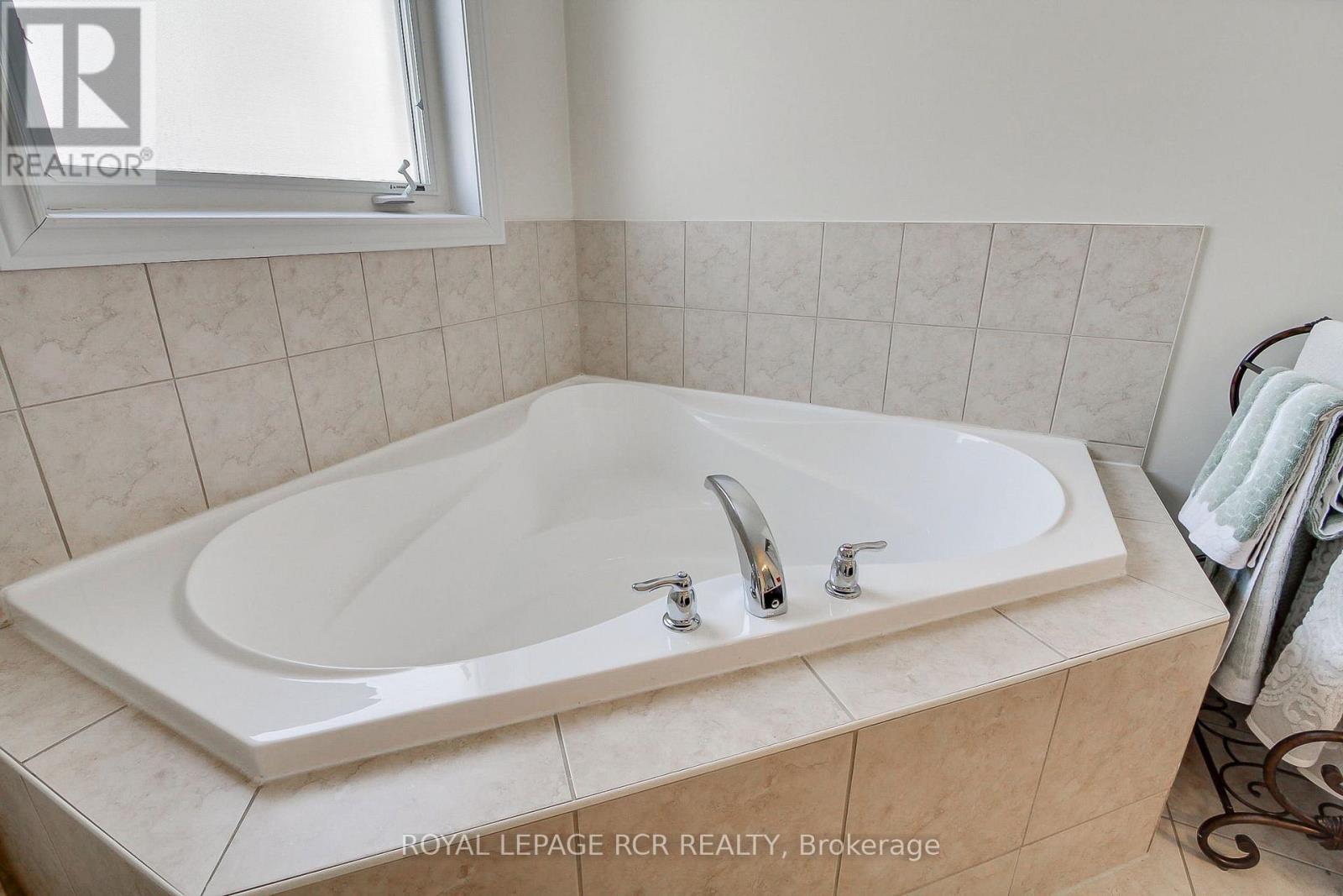 500 Woodspring Avenue, Newmarket (Woodland Hill), Ontario  L9N 0C2 - Photo 37 - N12793562