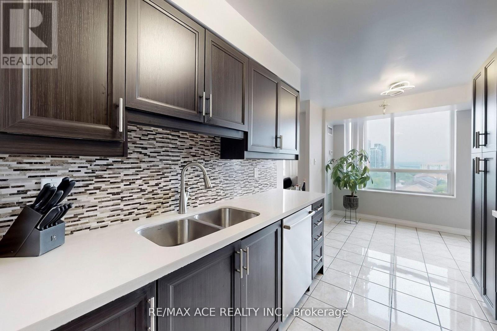 1108 - 29 Northern Heights Drive, Richmond Hill (Langstaff), Ontario  L4B 4L8 - Photo 10 - N12793590