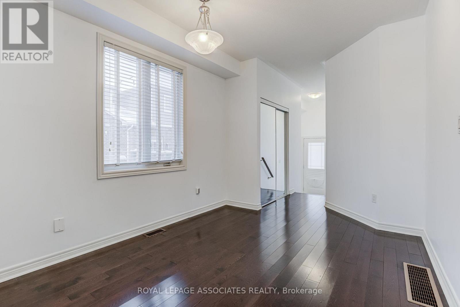 25 Gallagher Crescent, New Tecumseth, Ontario  L9R 0P3 - Photo 8 - N12793706