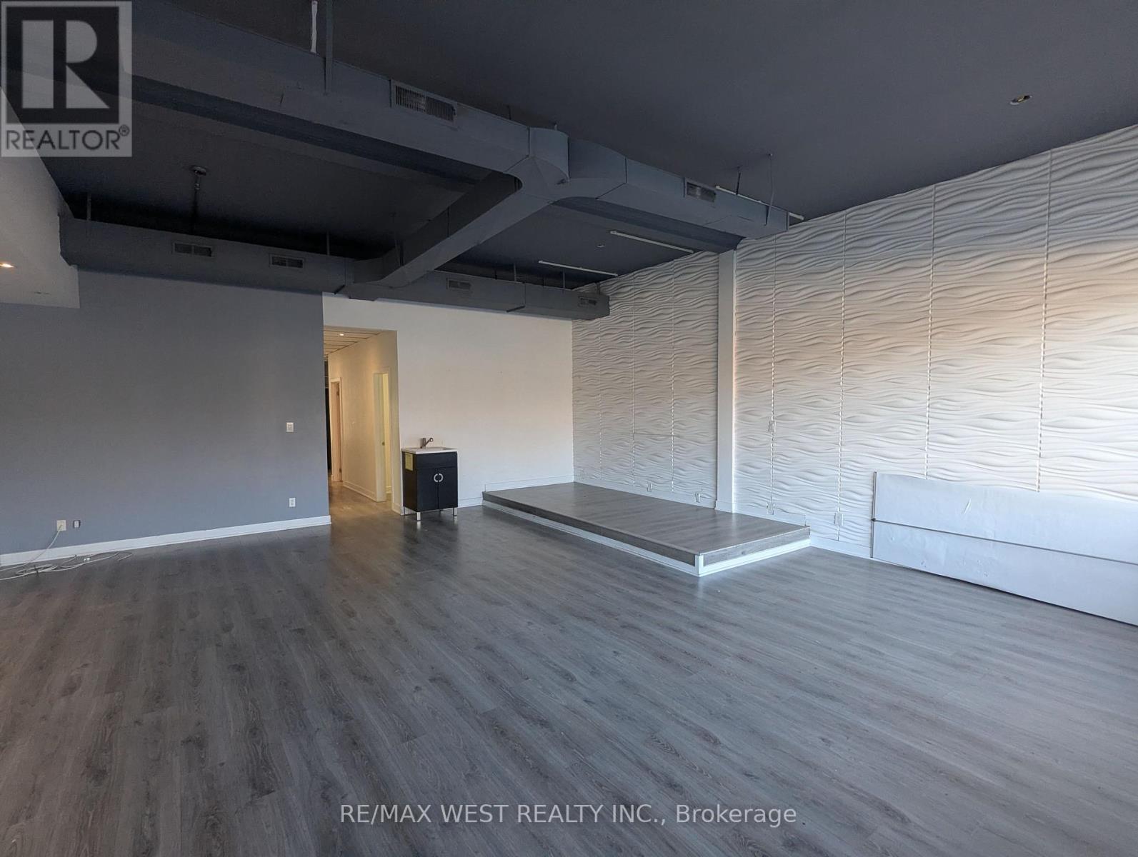 2 - 3267 Bloor Street W, Toronto, Ontario  M8X 1E2 - Photo 3 - W12578488