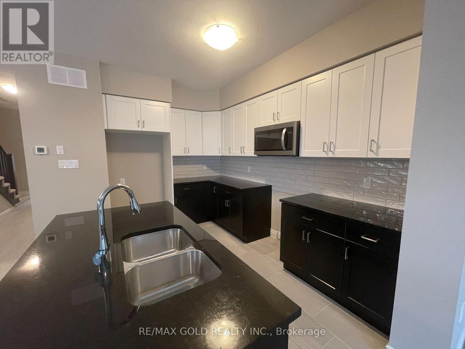 37 Hedley Lane, Centre Wellington, Ontario  N0B 1S0 - Photo 2 - X12788592