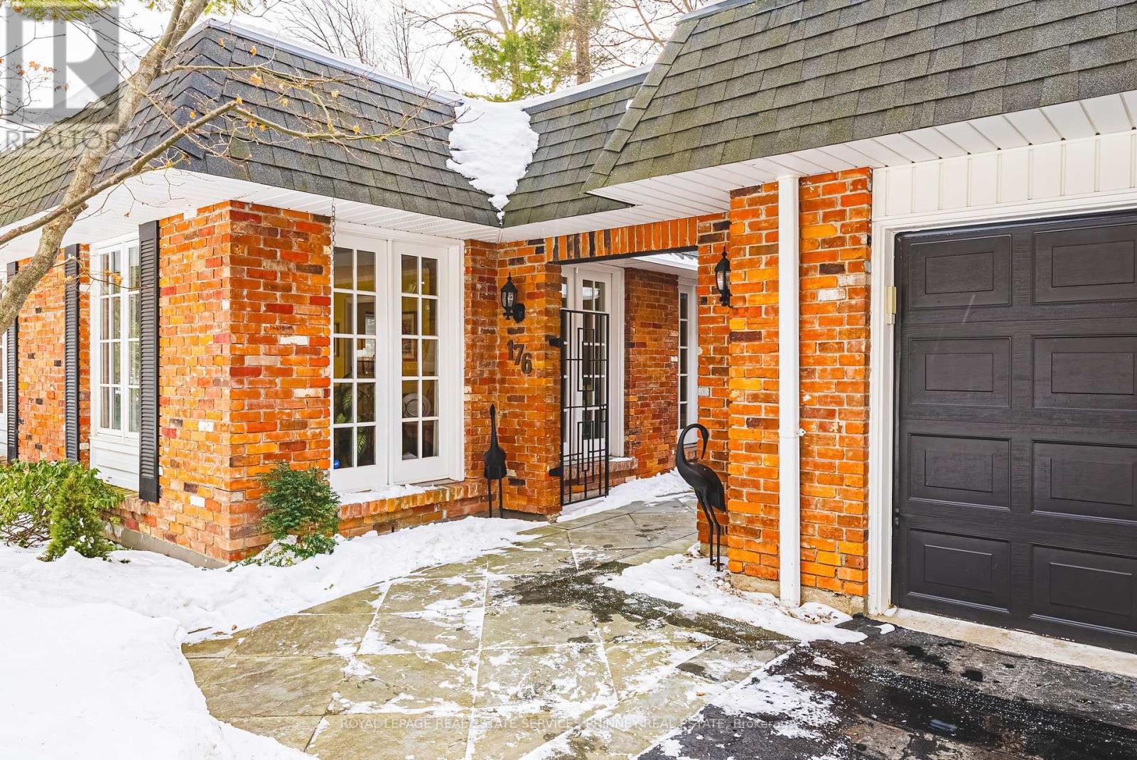 176 Charnwood Drive, Oakville, Ontario  L6J 5H1 - Photo 2 - W12793464