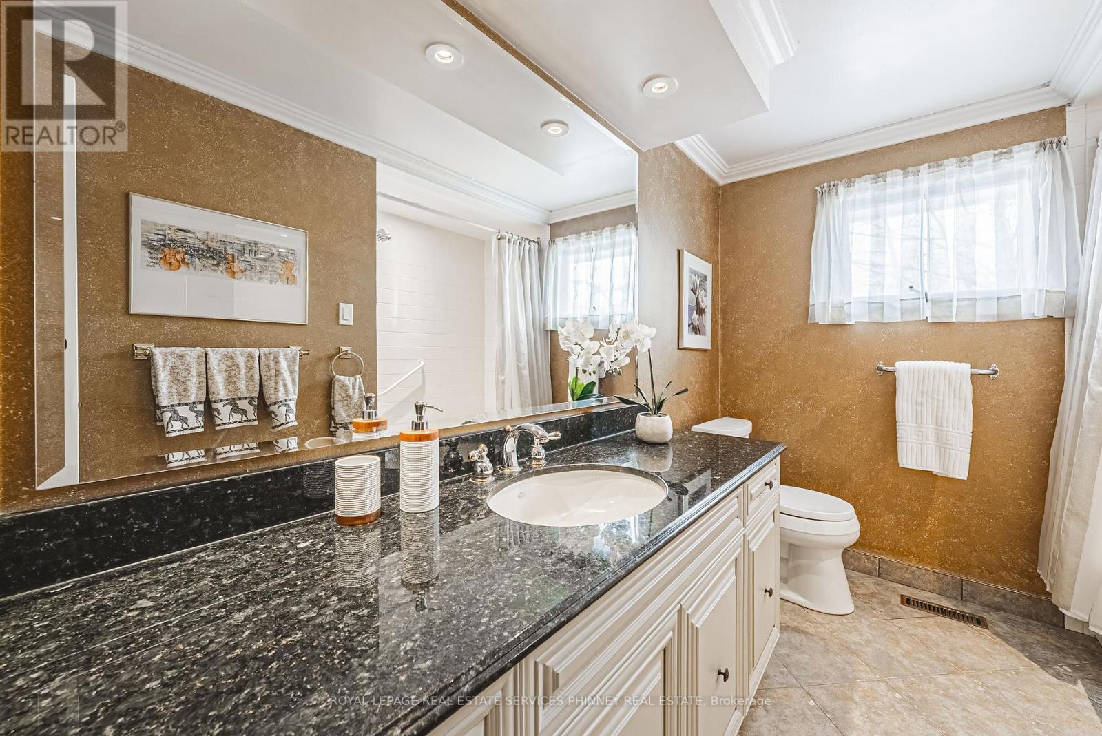 176 Charnwood Drive, Oakville, Ontario  L6J 5H1 - Photo 26 - W12793464