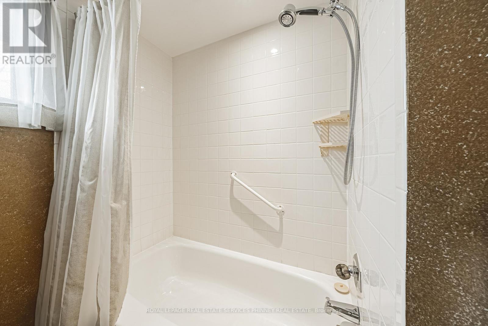 176 Charnwood Drive, Oakville, Ontario  L6J 5H1 - Photo 27 - W12793464