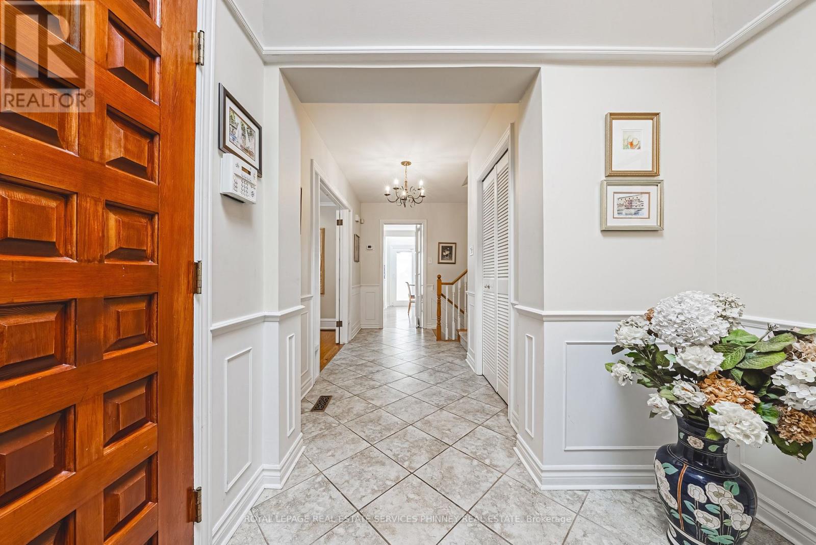 176 Charnwood Drive, Oakville, Ontario  L6J 5H1 - Photo 5 - W12793464