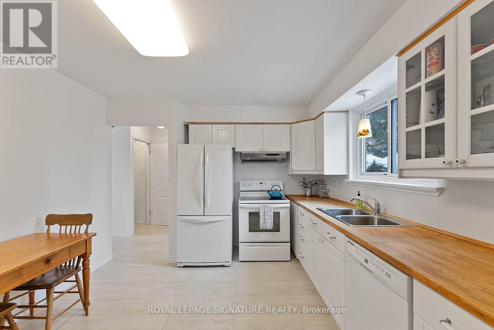 11 Golf View Drive, Brampton, Ontario  L6W 1A4 - Photo 12 - W12793494