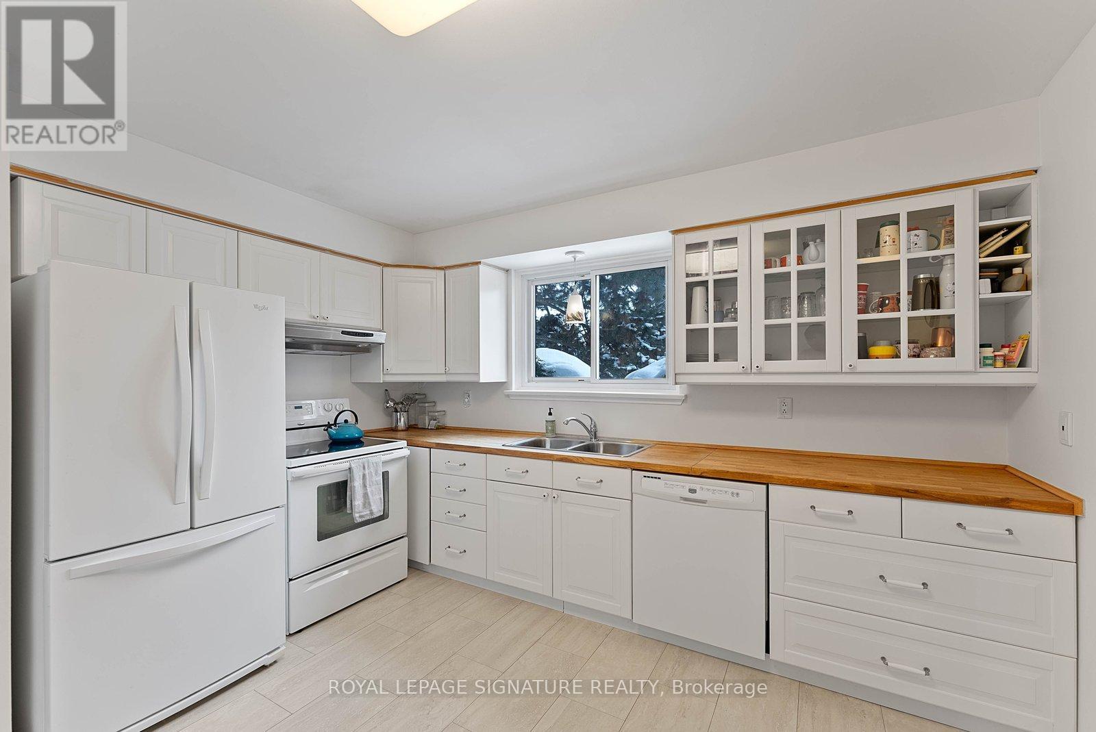 11 Golf View Drive, Brampton, Ontario  L6W 1A4 - Photo 13 - W12793494