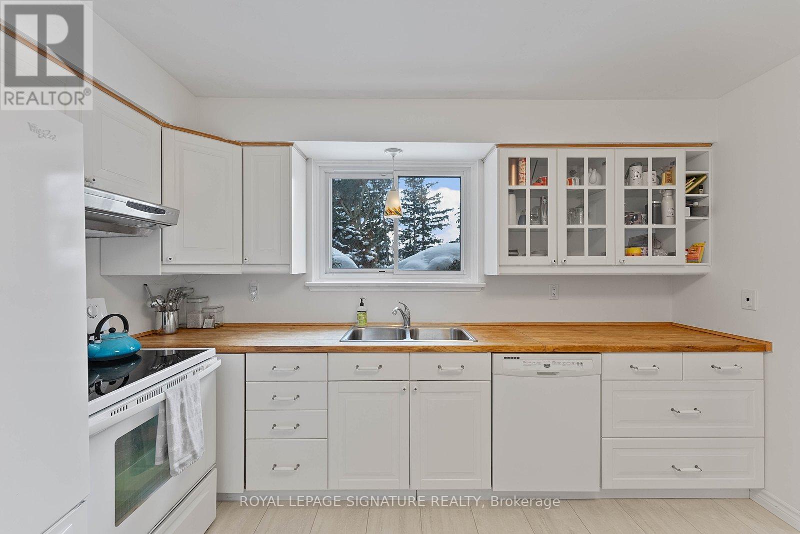 11 Golf View Drive, Brampton, Ontario  L6W 1A4 - Photo 14 - W12793494