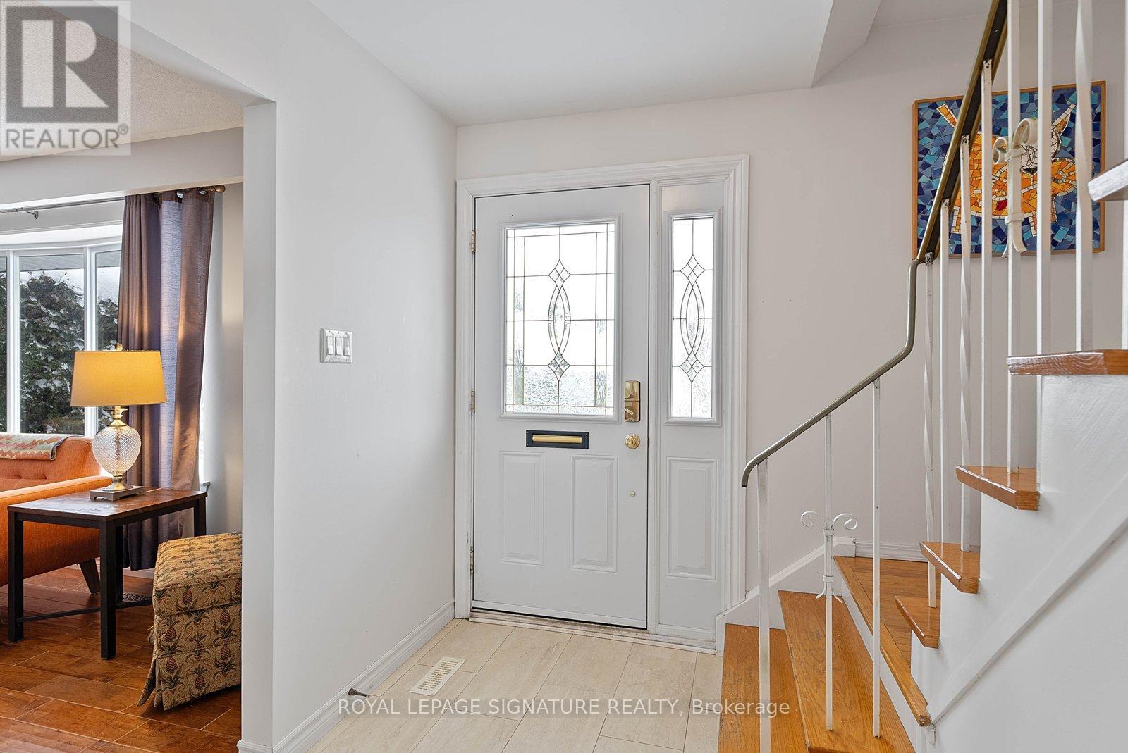 11 Golf View Drive, Brampton, Ontario  L6W 1A4 - Photo 2 - W12793494