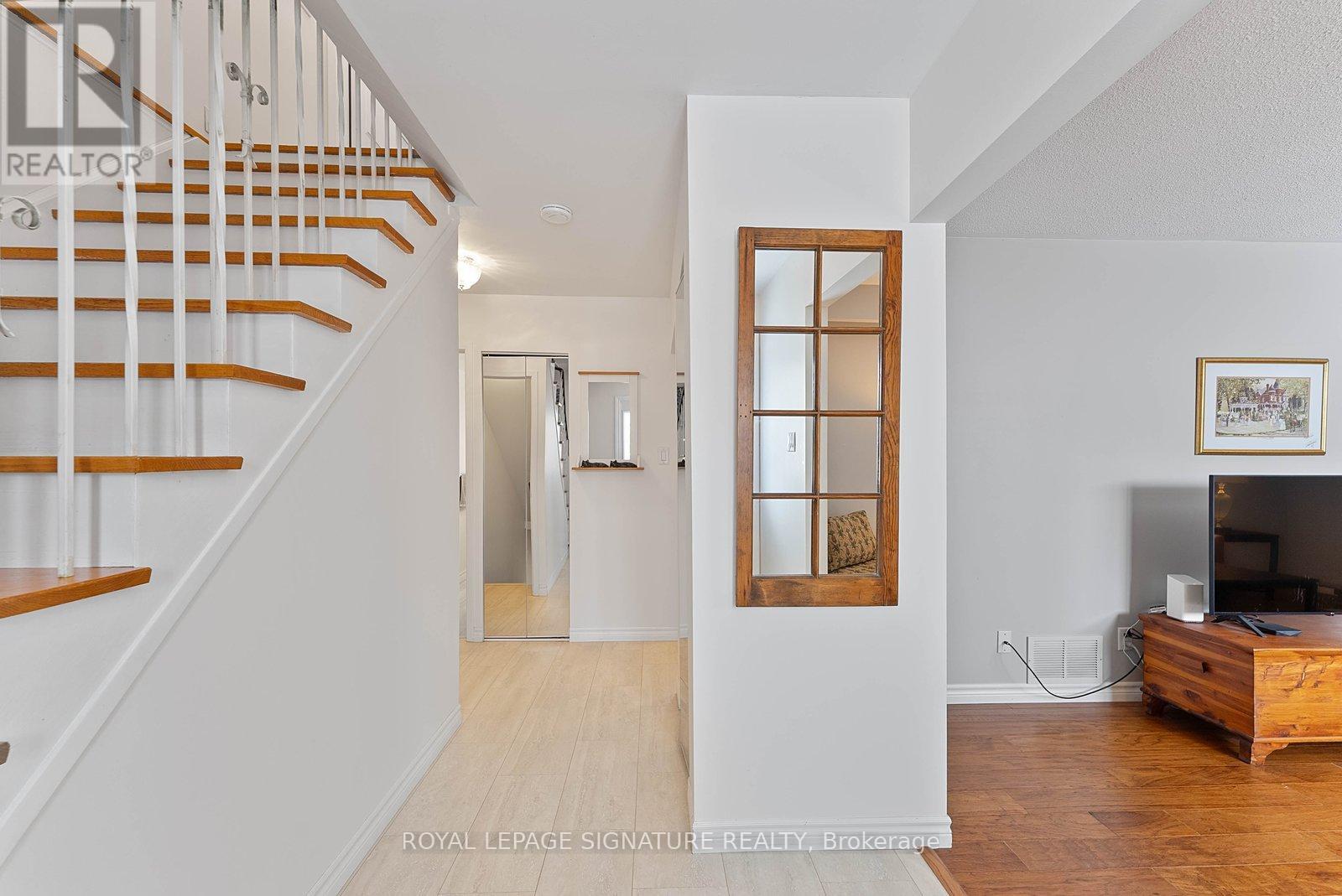 11 Golf View Drive, Brampton, Ontario  L6W 1A4 - Photo 3 - W12793494