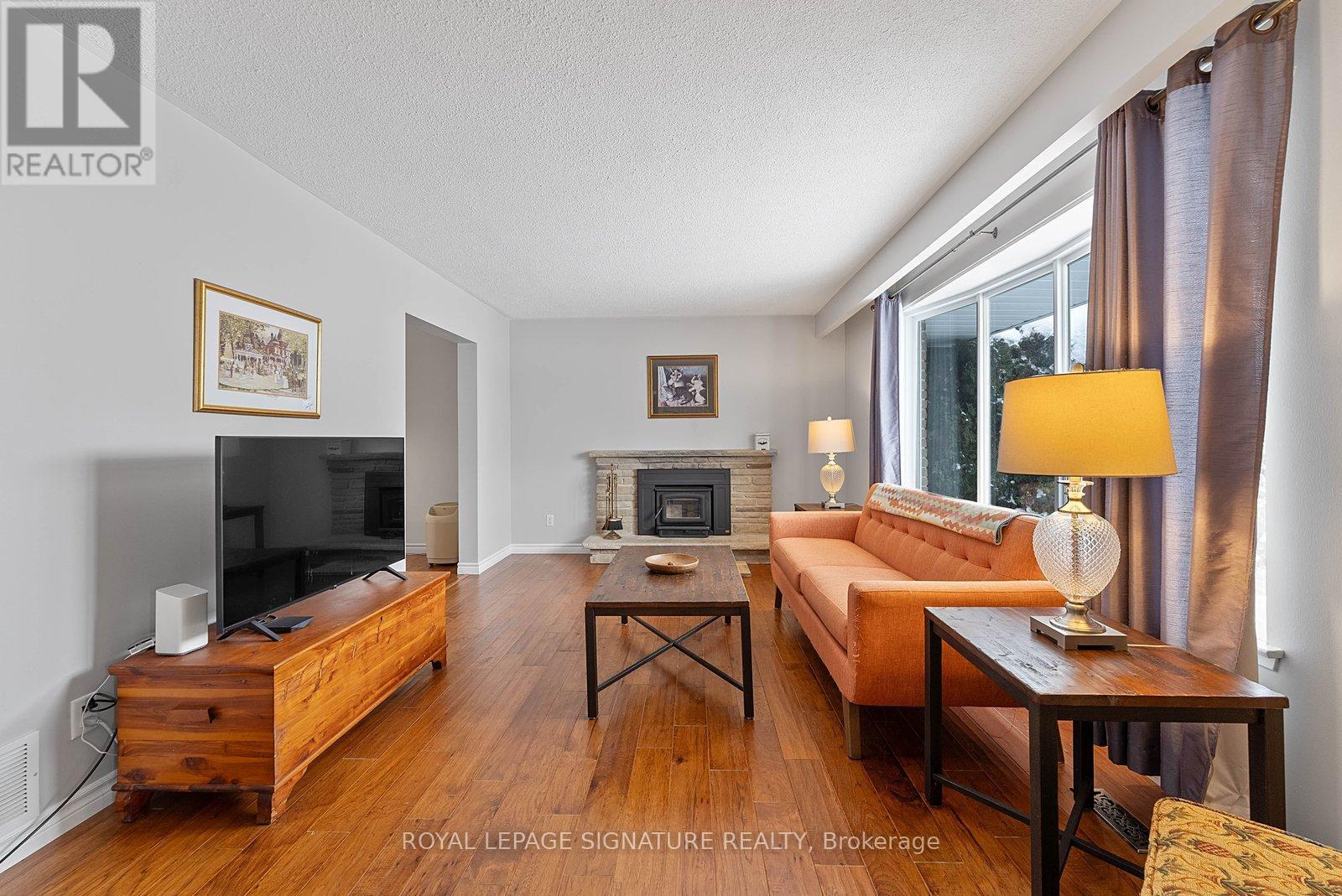 11 Golf View Drive, Brampton, Ontario  L6W 1A4 - Photo 4 - W12793494