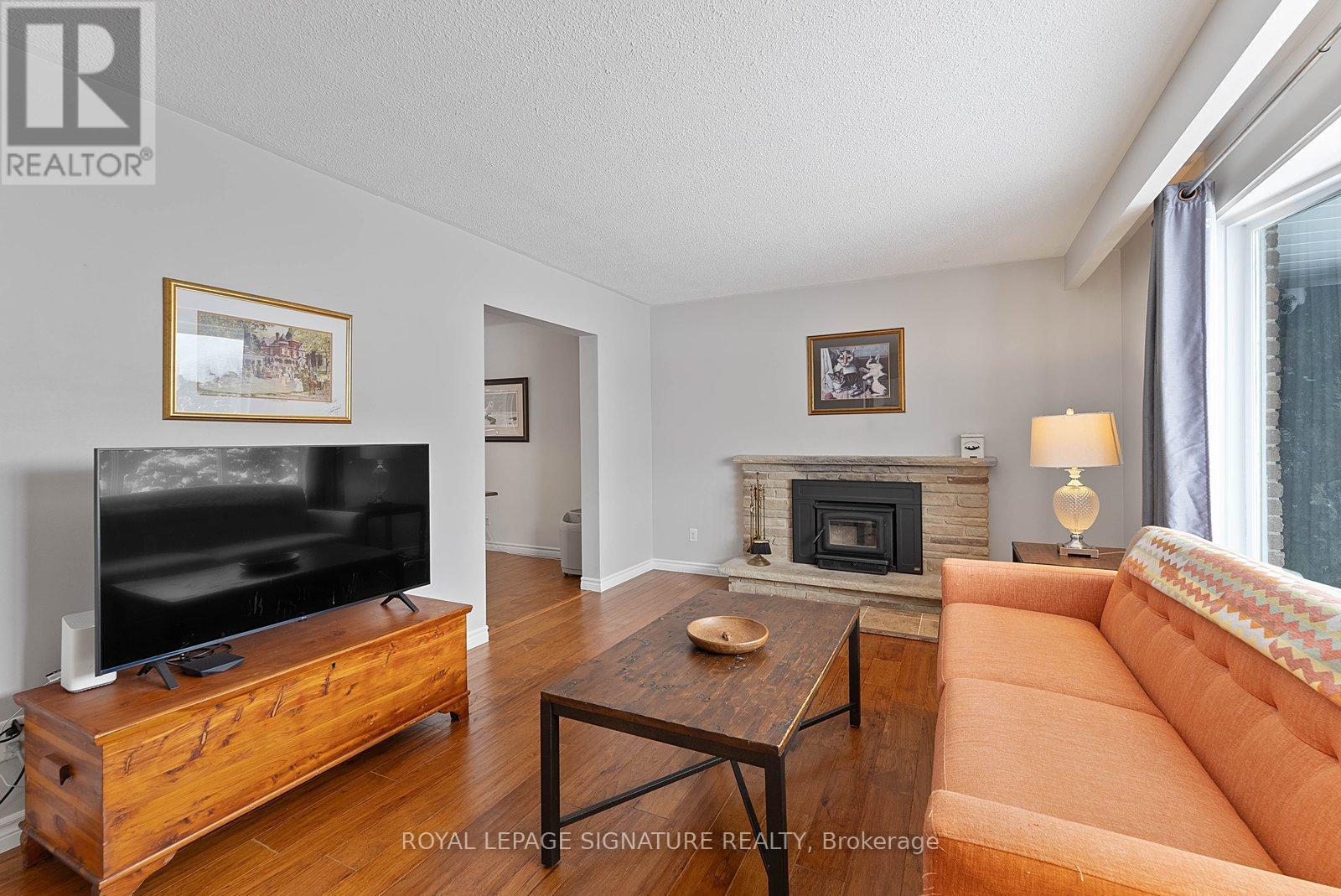 11 Golf View Drive, Brampton, Ontario  L6W 1A4 - Photo 5 - W12793494