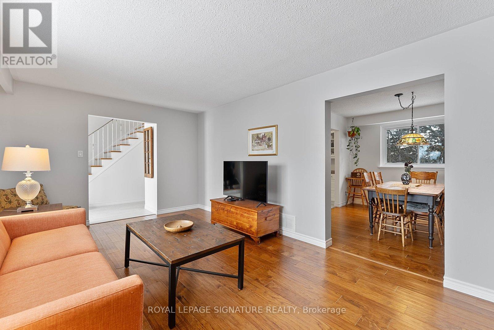 11 Golf View Drive, Brampton, Ontario  L6W 1A4 - Photo 6 - W12793494