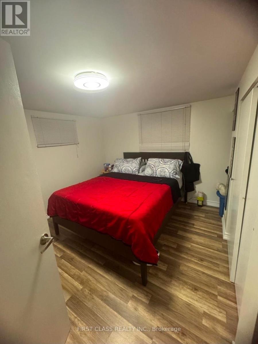 378 Martin Street, Milton, Ontario  L9T 2R6 - Photo 5 - W12793518