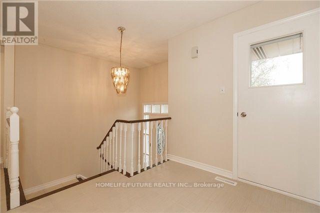 62 Princeton Terrace, Brampton, Ontario  L6S 3S8 - Photo 3 - W12793534