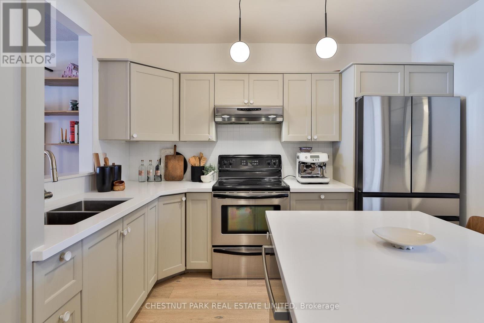 72 Watson Avenue, Toronto, Ontario  M6S 4E1 - Photo 16 - W12793580