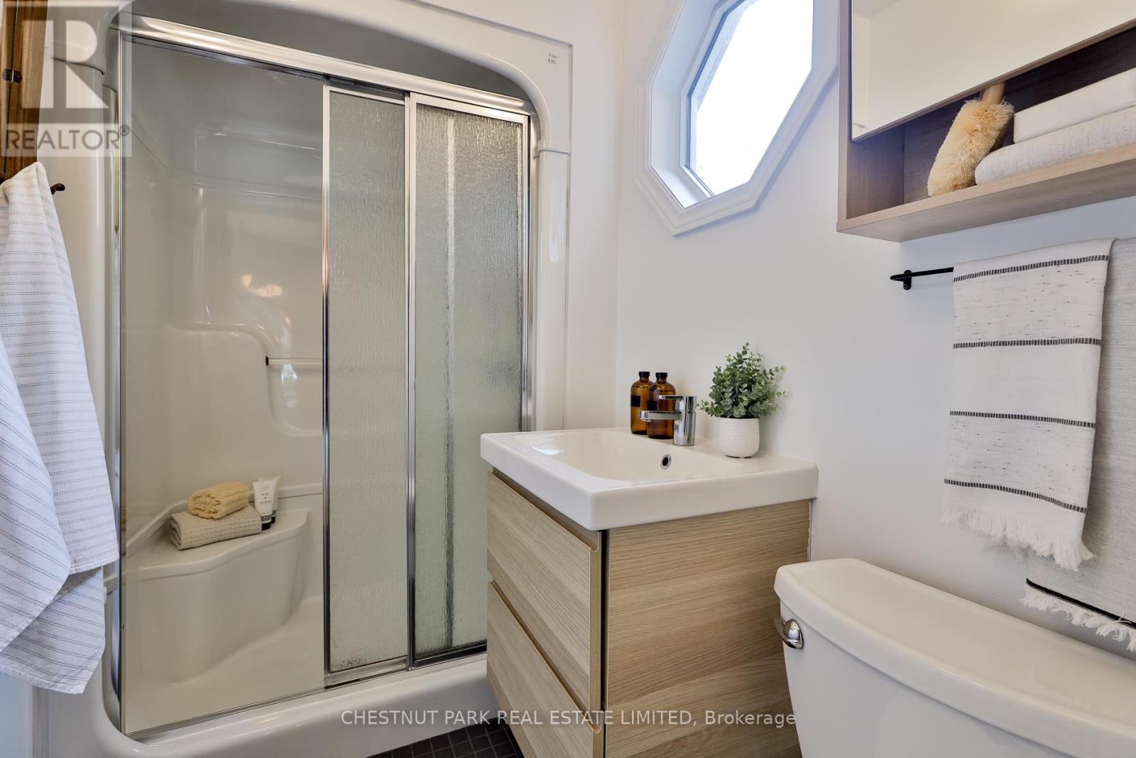 72 Watson Avenue, Toronto, Ontario  M6S 4E1 - Photo 20 - W12793580