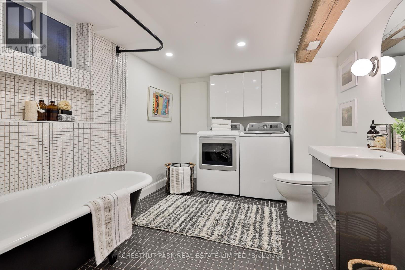 72 Watson Avenue, Toronto, Ontario  M6S 4E1 - Photo 31 - W12793580