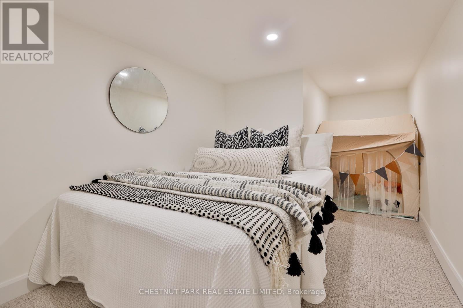 72 Watson Avenue, Toronto, Ontario  M6S 4E1 - Photo 34 - W12793580