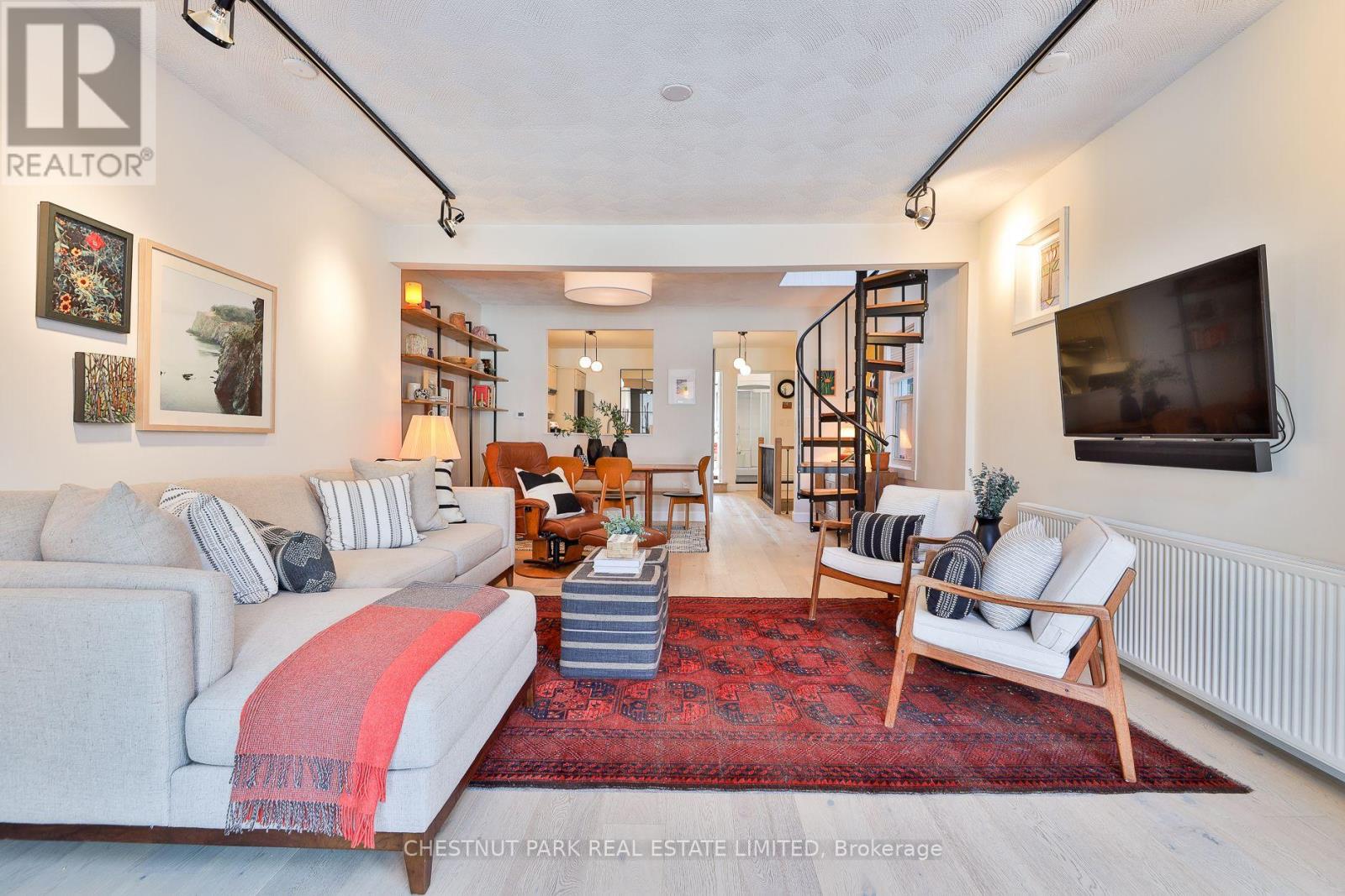 72 Watson Avenue, Toronto, Ontario  M6S 4E1 - Photo 6 - W12793580