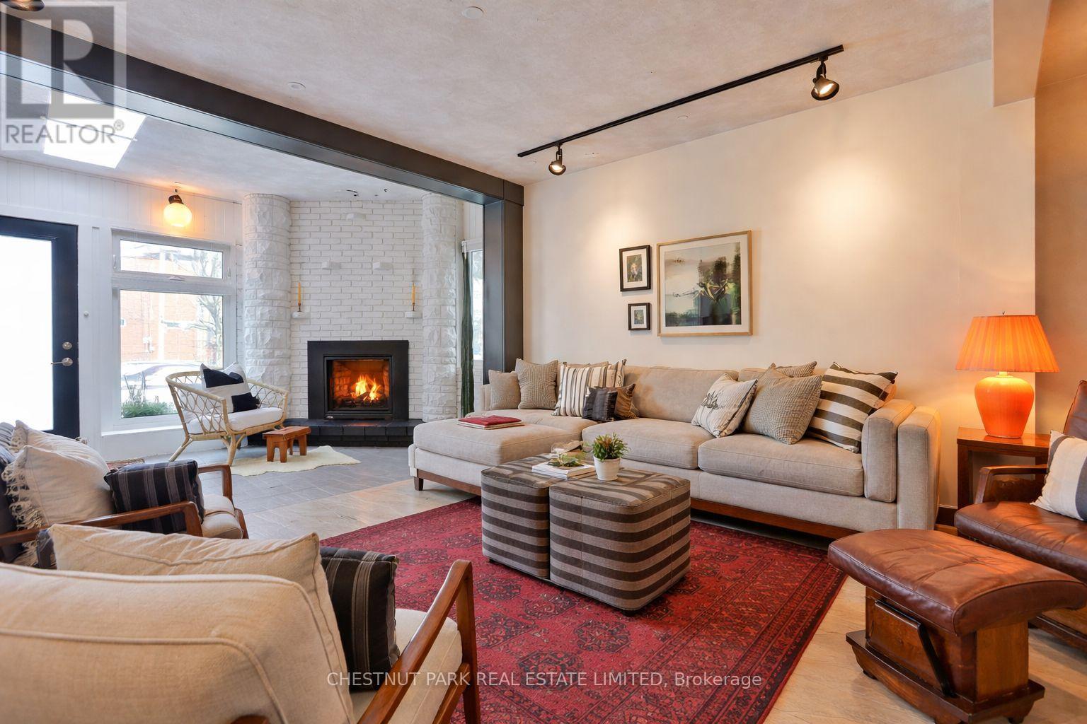 72 Watson Avenue, Toronto, Ontario  M6S 4E1 - Photo 7 - W12793580