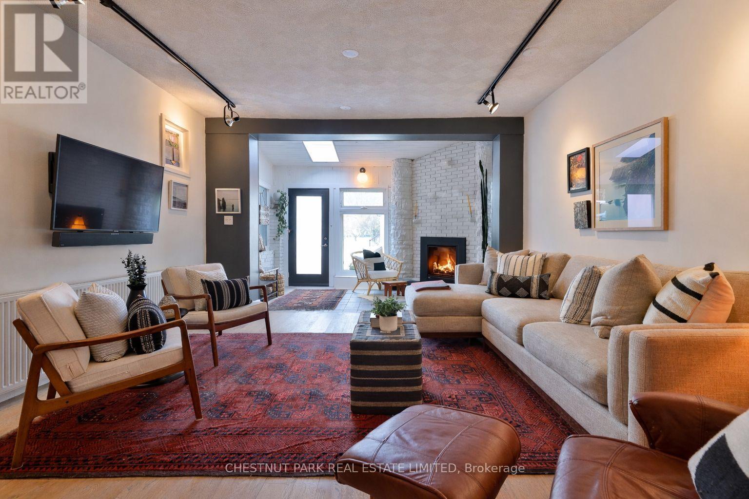 72 Watson Avenue, Toronto, Ontario  M6S 4E1 - Photo 8 - W12793580