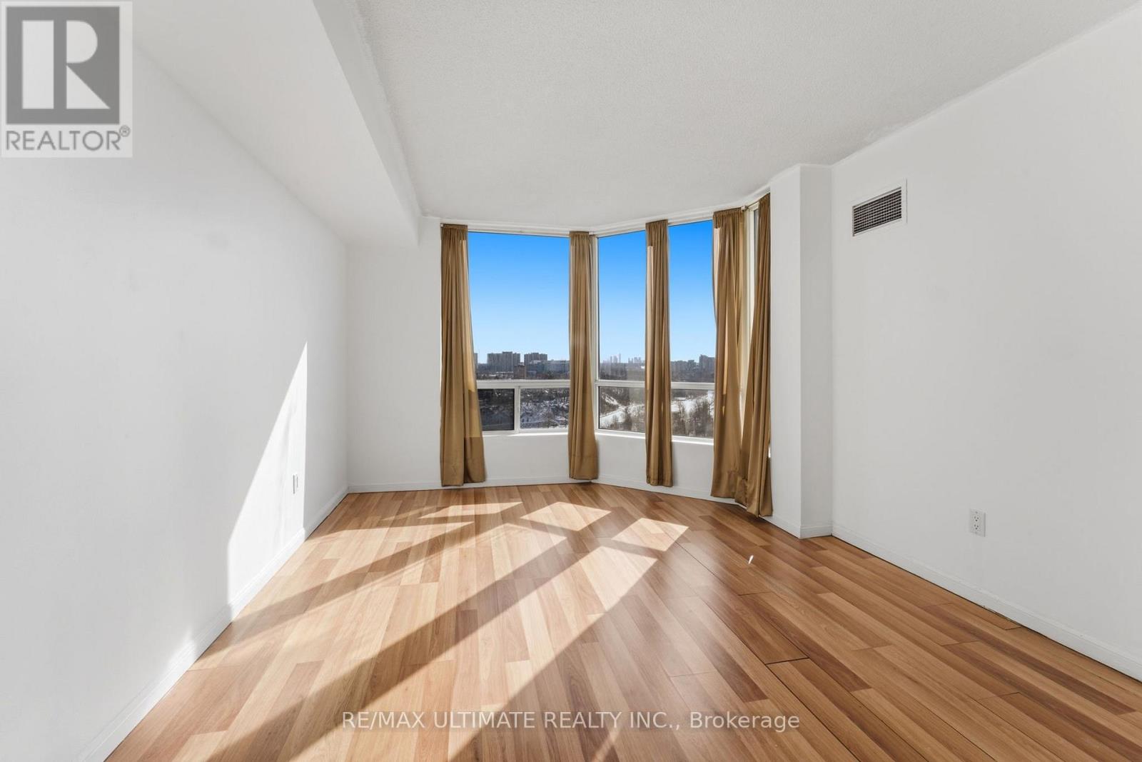 1502 - 3 Hickory Tree Road, Toronto, Ontario  M9N 3W5 - Photo 13 - W12793620