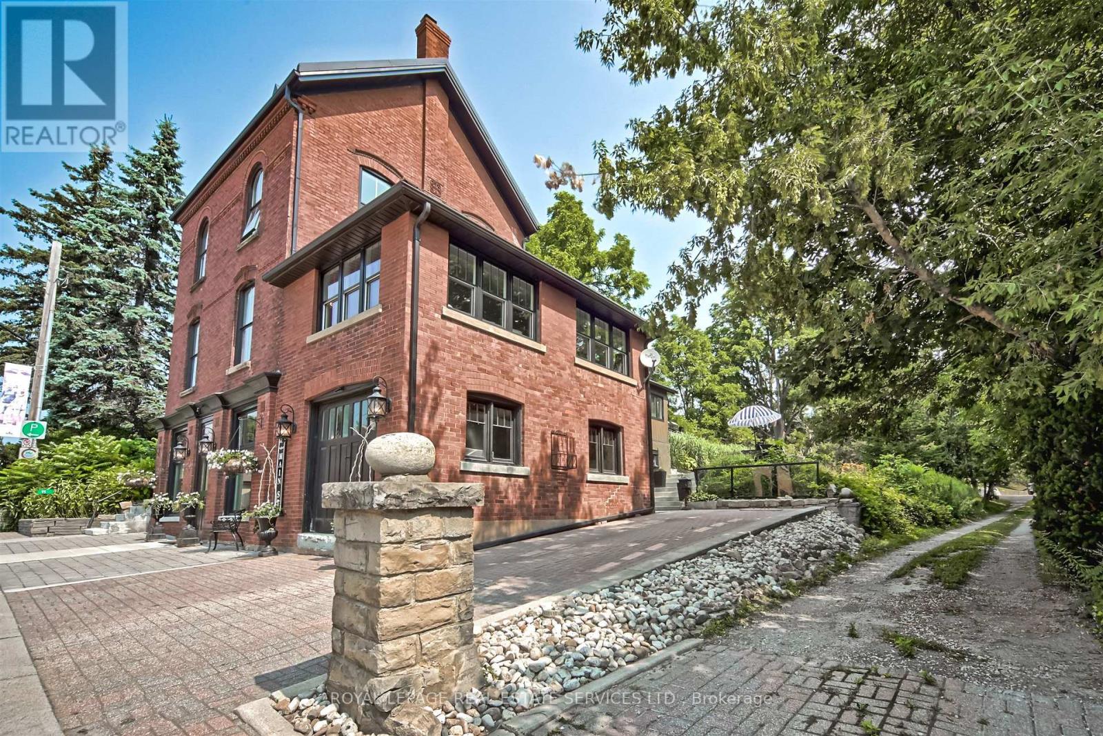 11 Main Street S, Milton, Ontario  L0P 1B0 - Photo 3 - W12793626