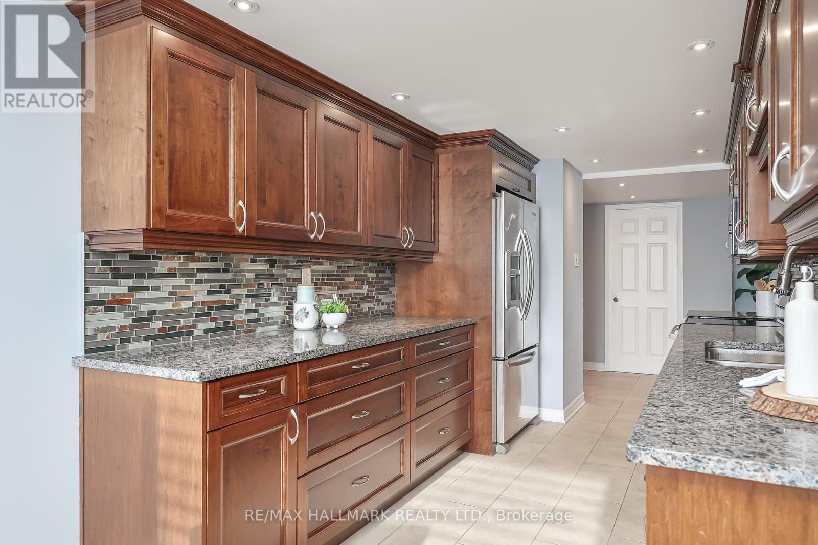 401 - 58 Church Street E, Brampton, Ontario  L6V 4A8 - Photo 8 - W12793630