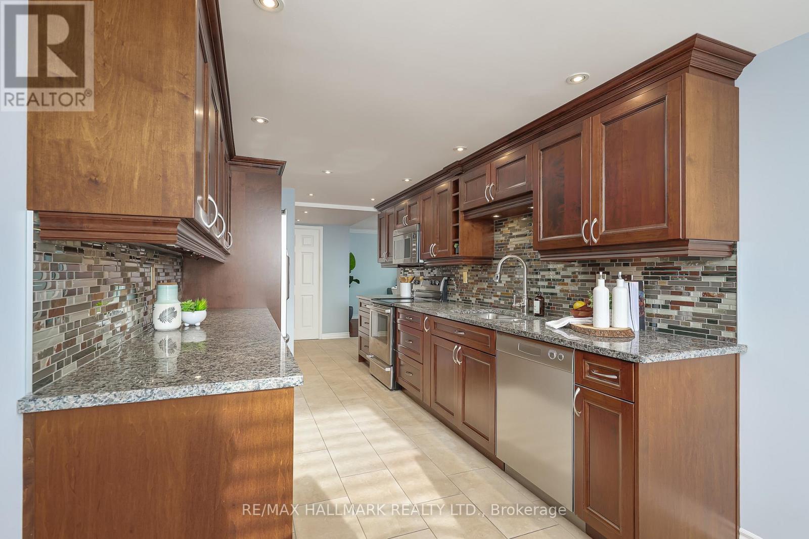 401 - 58 Church Street E, Brampton, Ontario  L6V 4A8 - Photo 9 - W12793630