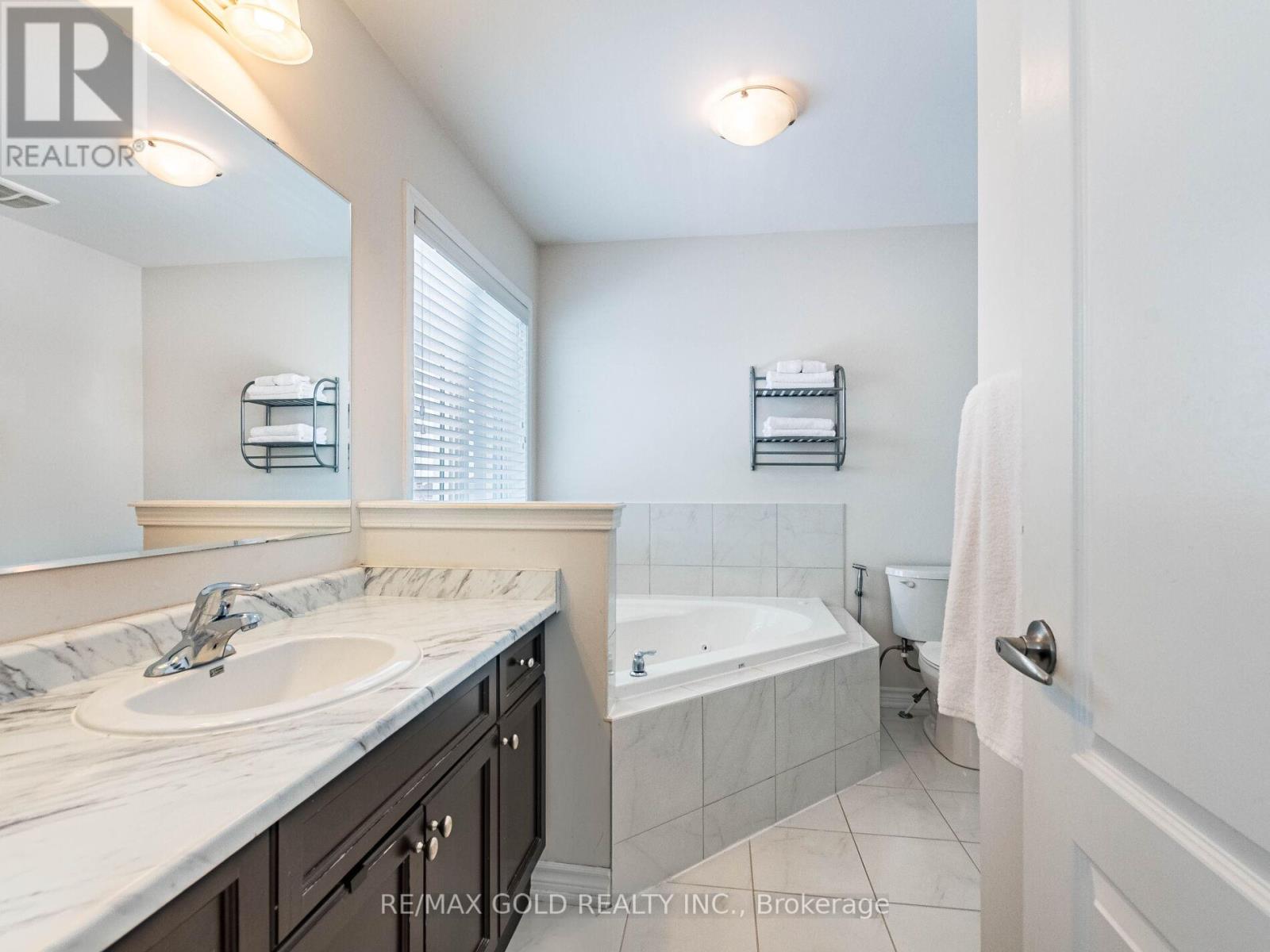 9 Polstar Road, Brampton, Ontario  L7A 4H1 - Photo 22 - W12793678