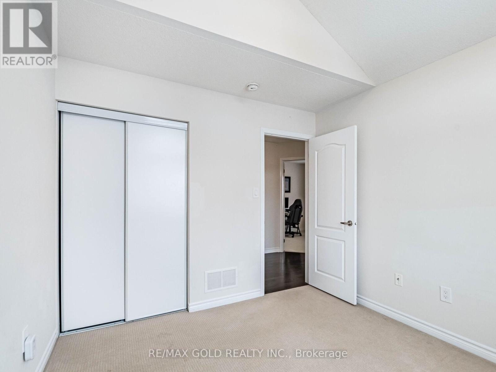 9 Polstar Road, Brampton, Ontario  L7A 4H1 - Photo 24 - W12793678