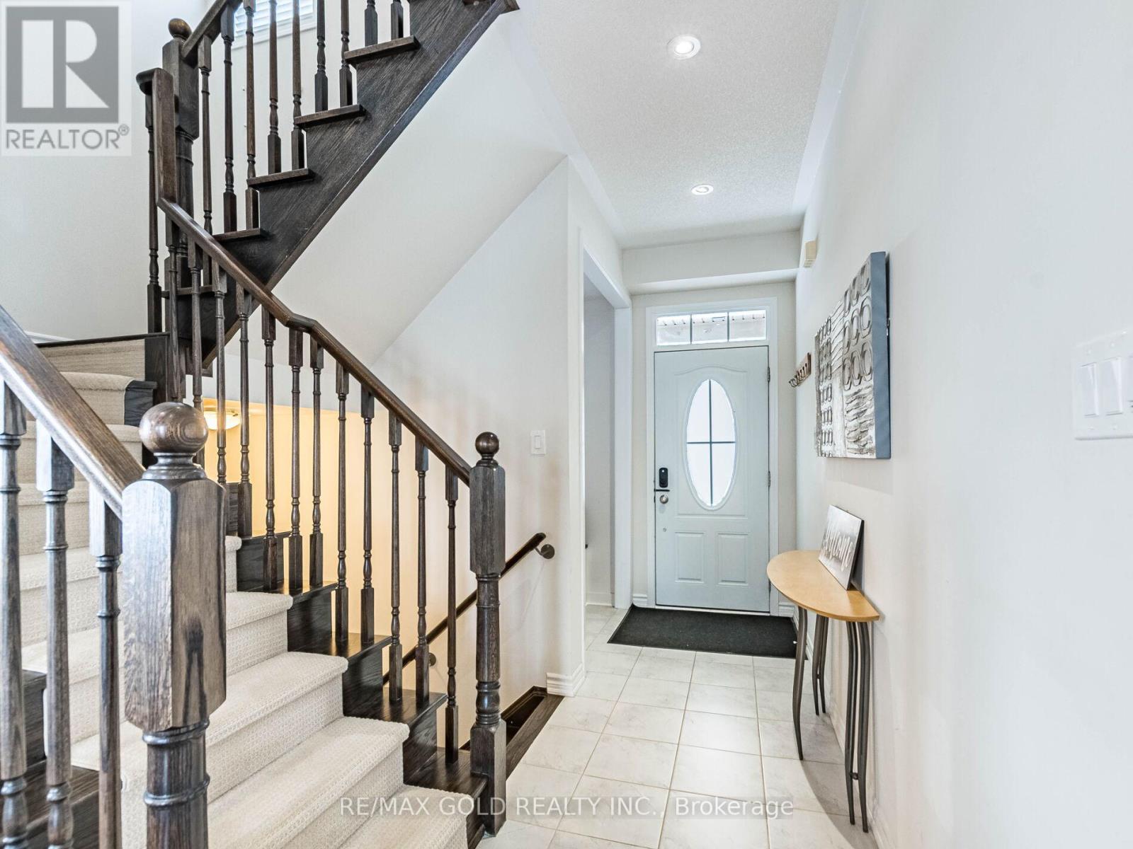 9 Polstar Road, Brampton, Ontario  L7A 4H1 - Photo 4 - W12793678