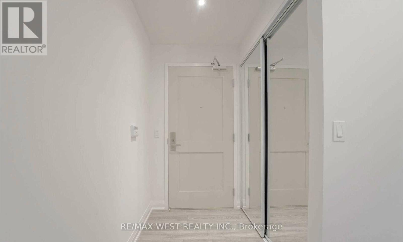 648 - 26 Gibbs Road, Toronto (Islington-City Centre West), Ontario  M9B 6L6 - Photo 2 - W12793698