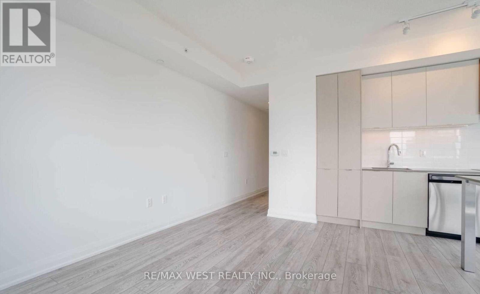 648 - 26 Gibbs Road, Toronto (Islington-City Centre West), Ontario  M9B 6L6 - Photo 4 - W12793698