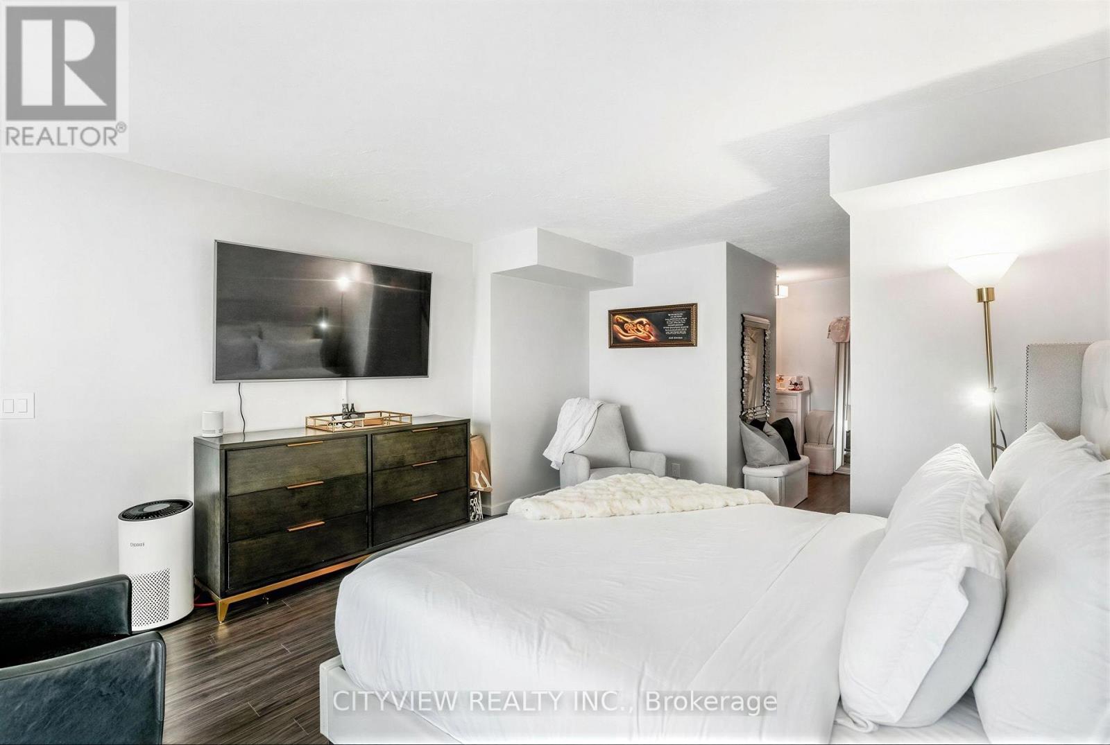 2501 - 155 Legion Road N, Toronto, Ontario  M8Y 0A7 - Photo 19 - W12793714