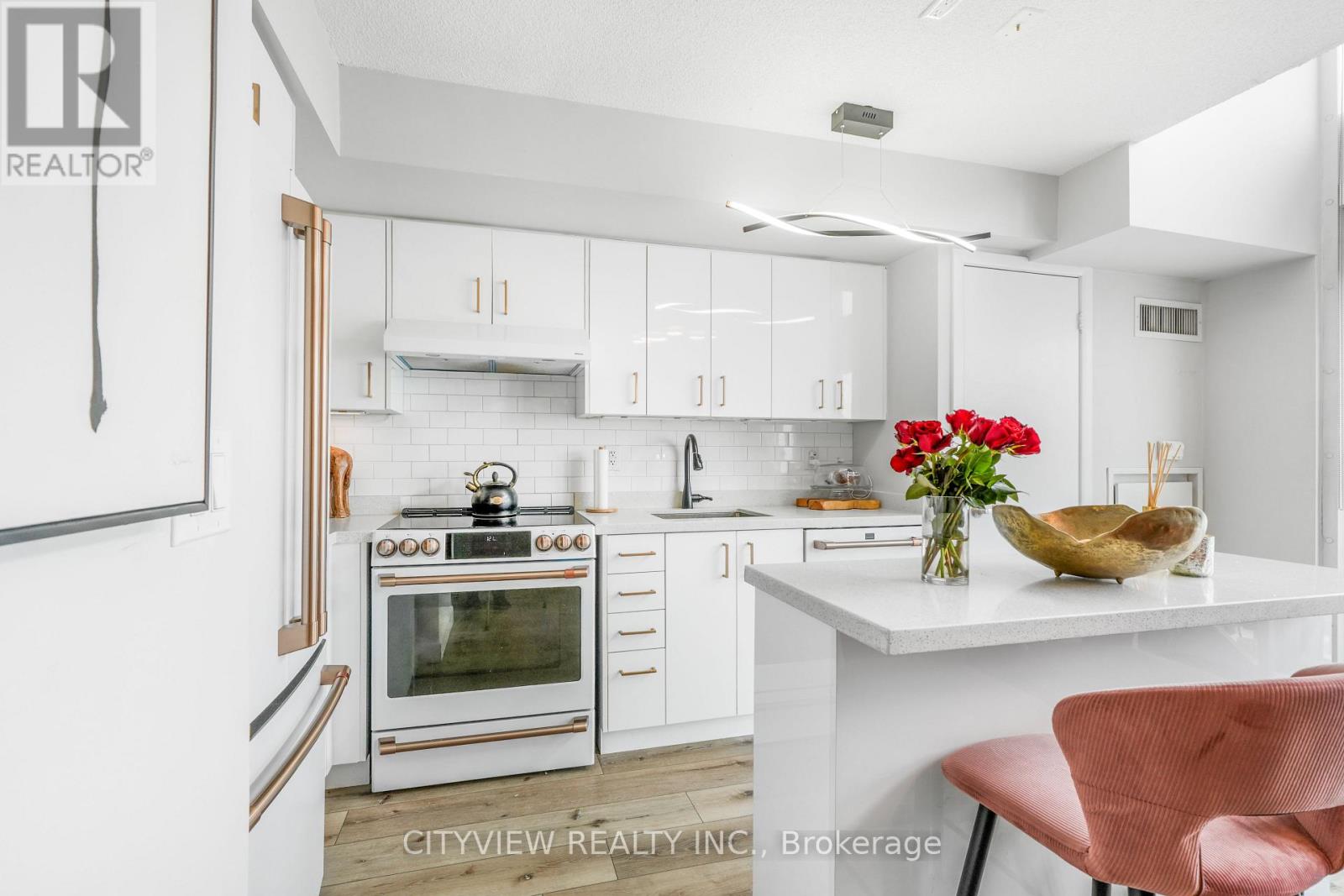 2501 - 155 Legion Road N, Toronto, Ontario  M8Y 0A7 - Photo 9 - W12793714