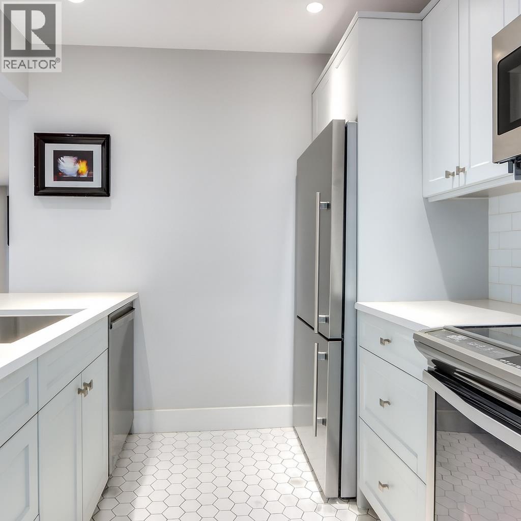 304 3711 Delbrook Avenue, North Vancouver, British Columbia  V7N 3Z4 - Photo 3 - R3078219